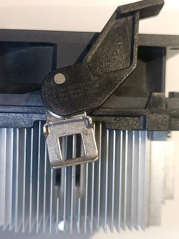 AMD Heatsink & Cooler Master Fan 3-Pin 3 Wire - Image 4 of 4