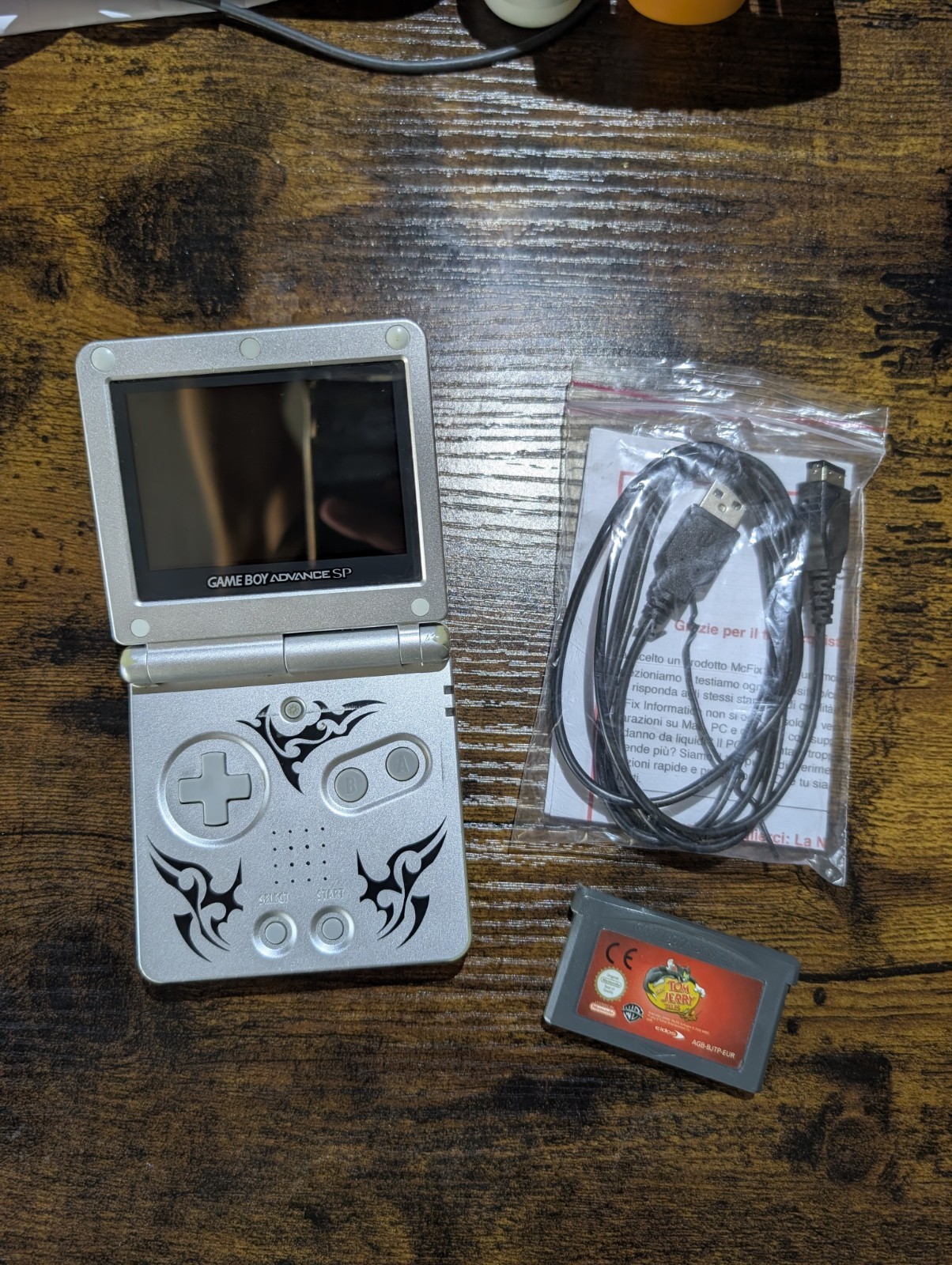Game Boy Advance SP Tribal AGS-101 Nintendo + Gioco + Cavo ricarica. Testato