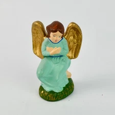 Kneeling Angel Figurine With Golden Wings Vintage Nativity Replacement Piece