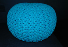 Strickpouf Sitzhocker in türkis