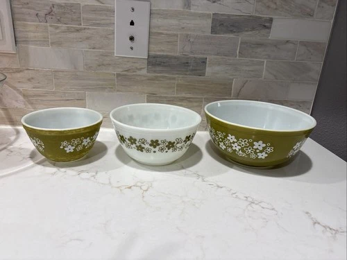 Vintage Pyrex Spring Blossom/ Crazy Daisy 3pc Mixing Bowl Set 401,402,403