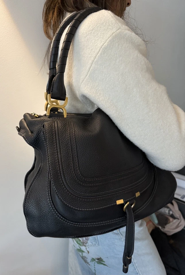 Chloé Damen Tasche Marcie in Schwarz Leder mit goldfarbenen Riemen u. Verschluss - Bild 1 von 4