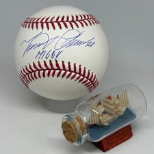 Miguel Cabrera Rookie Cards and Autograph Memorabilia Buying Guide 37