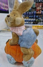 Dekorativer Hase Figur Bunt – Osterdeko Hasenfigur – Niedliche Tischdekoration