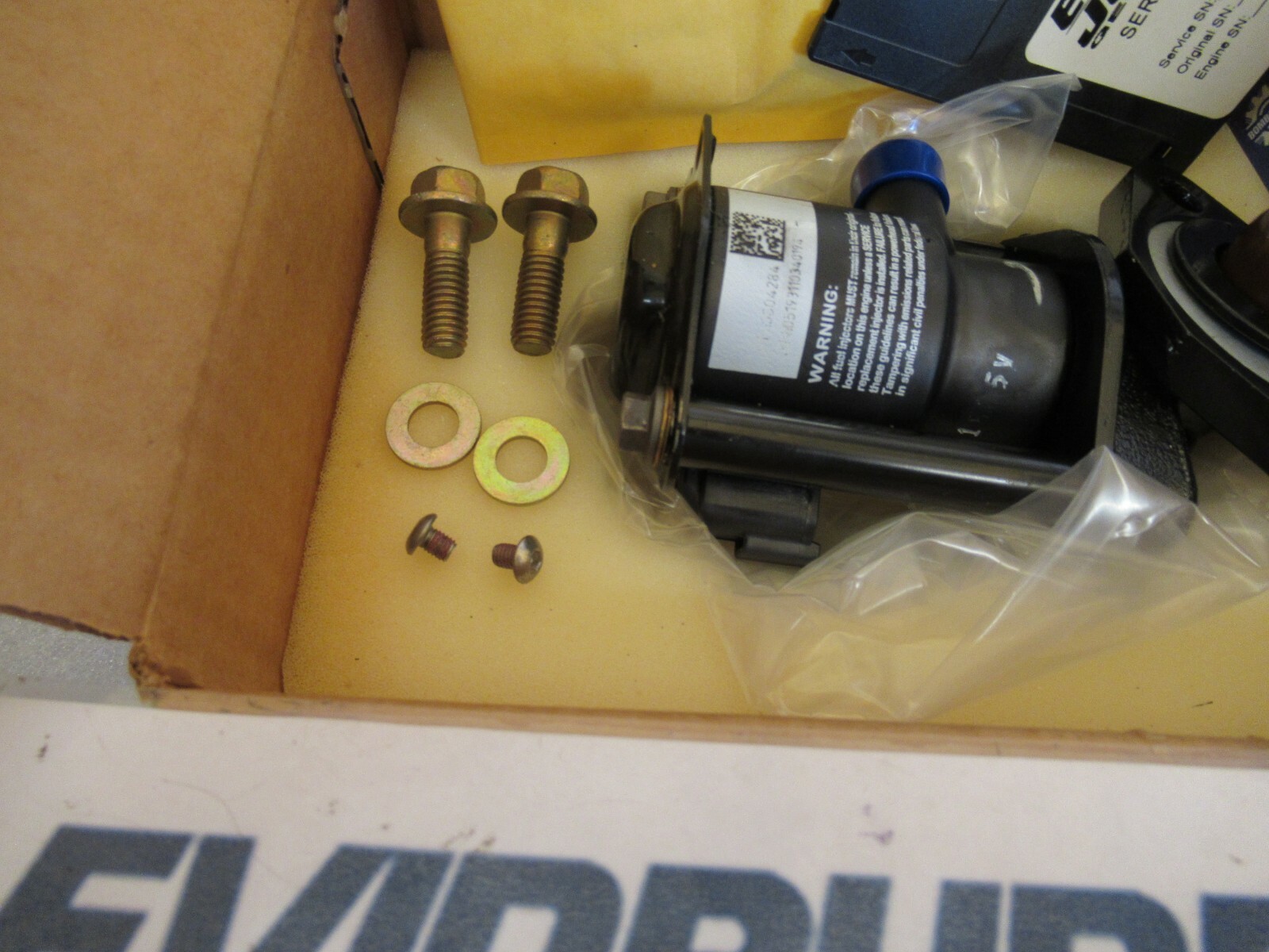 R1d EVINRUDE Johnson OMC 5005196 Fuel Injector ASSY OEM Factory 