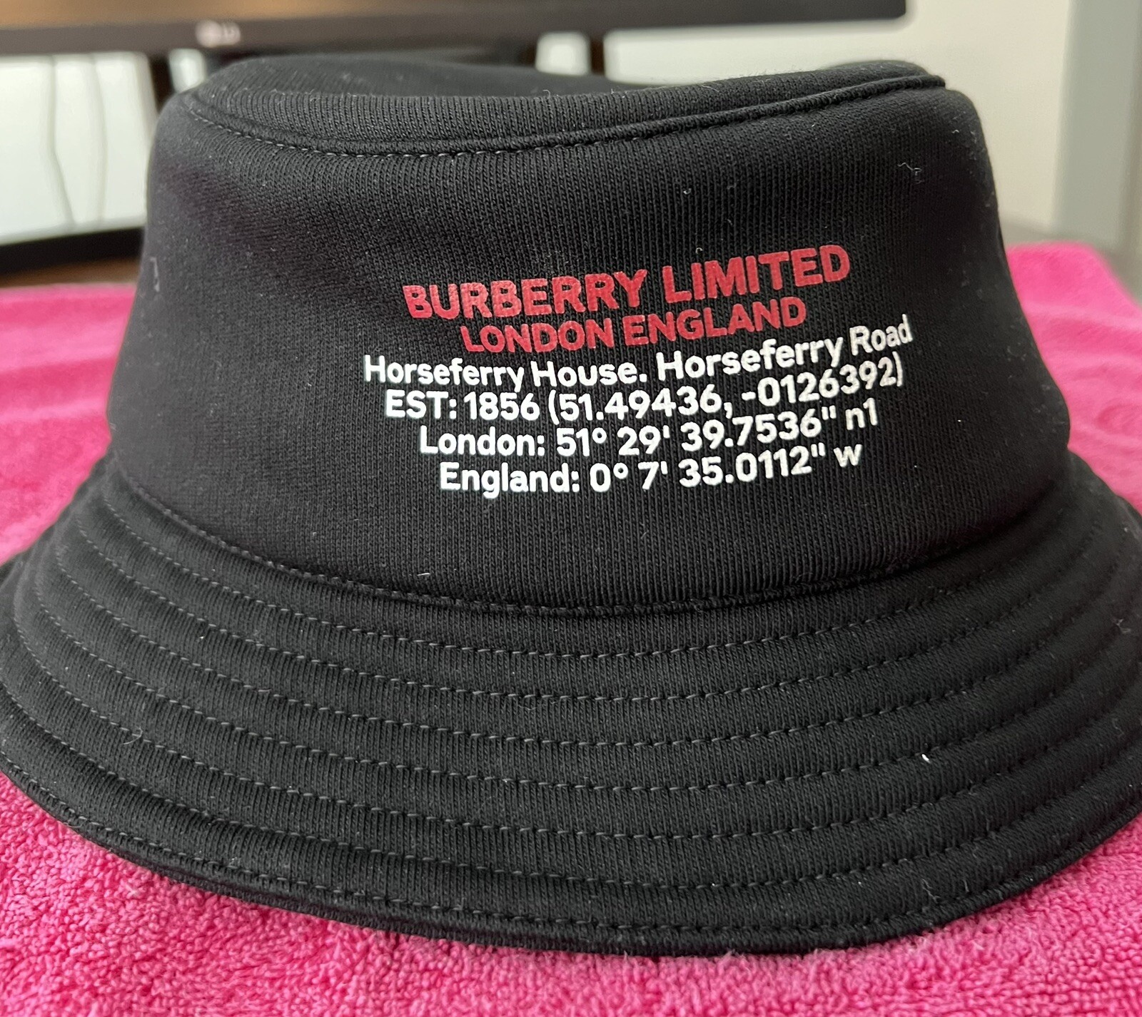black burberry bucket hat