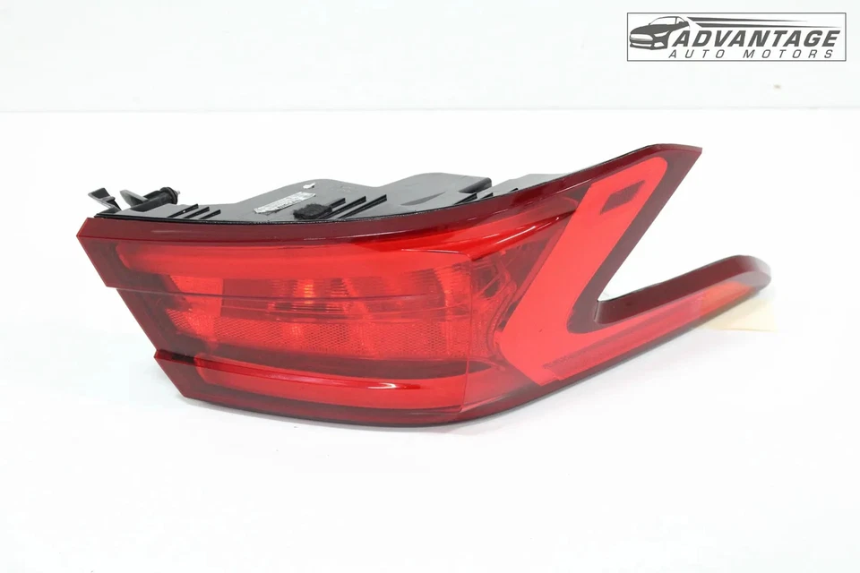 Nissan Máxima 2016-2018 cuarto trasero izquierdo exterior luz trasera OEM Foto 4 de 4