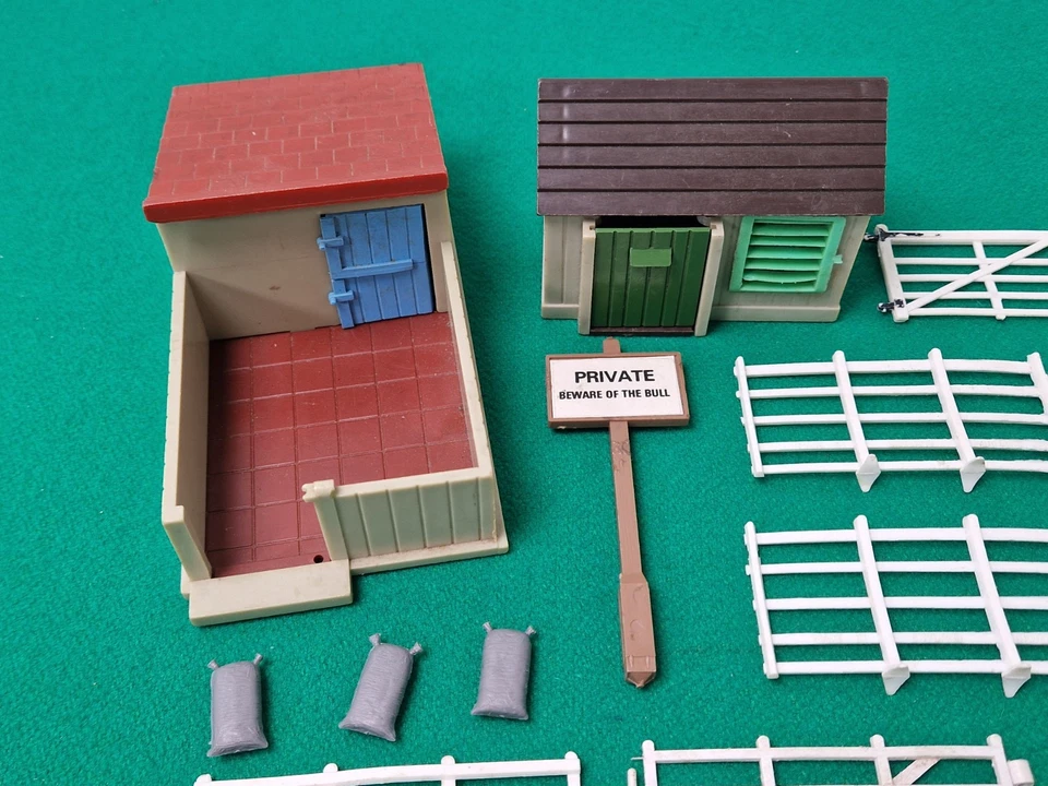 Lote de trabajo de 1:32 edificios agrícolas británicos cercas sacos cerdo peinado pollo gallinero sacos Foto 2 de 4