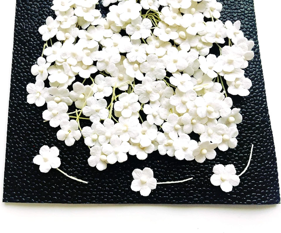 TH 50 Pequeño adorno de flores de color blanco roto con tallo de hilo papel morera Foto 2 de 3