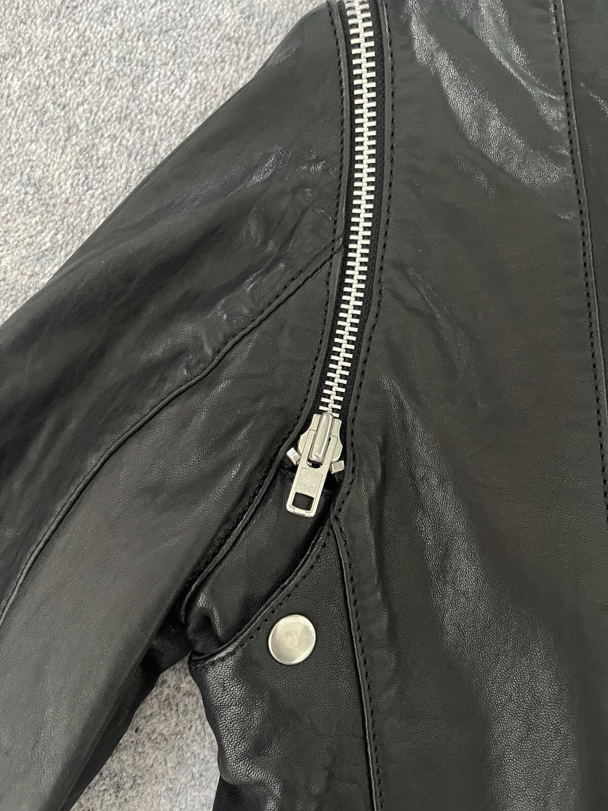 GESTUZ DESIGNER UK 10 EU 38 WOMENS BLACK GREY 100percent LEATHER BIKER JACKET COAT VGC image 8
