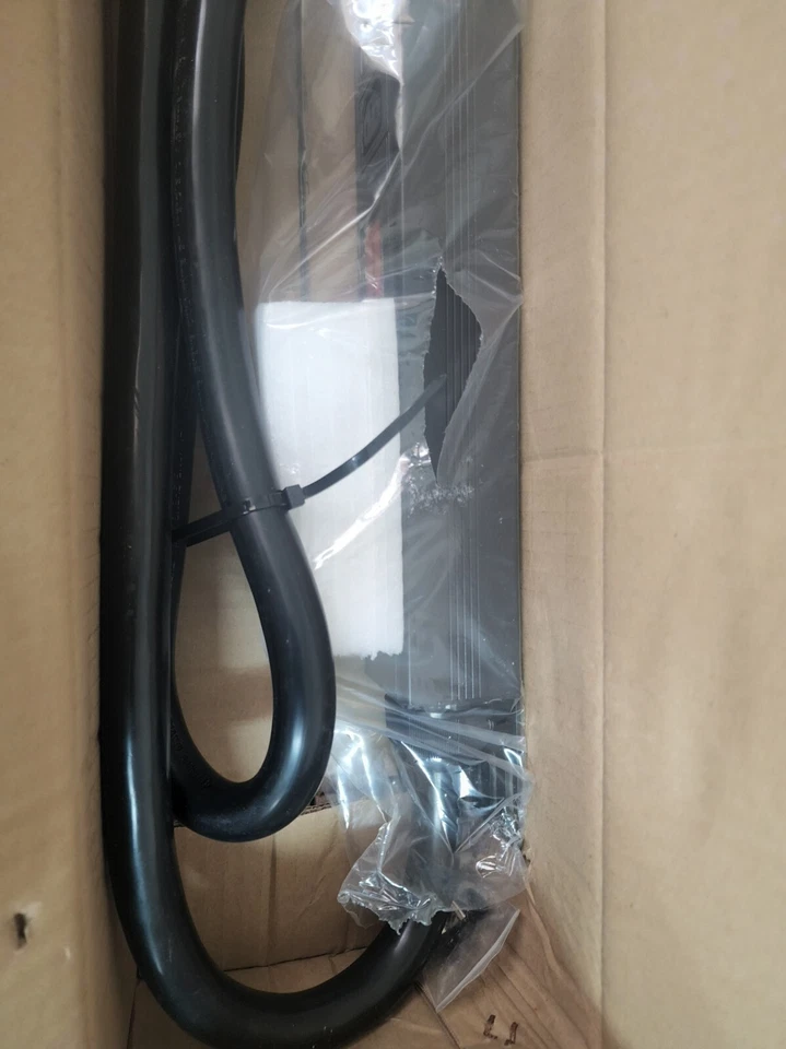 LCD Metered/Breaker PDU 6-50P 240V 50A (4) X C13 & (4) X C19 Crypto Mining - Image 4 of 4