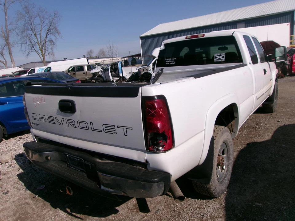 Used Front Right Door fits: 2004 Chevrolet Silverado 2500 pickup classic style c - Image 4 of 4