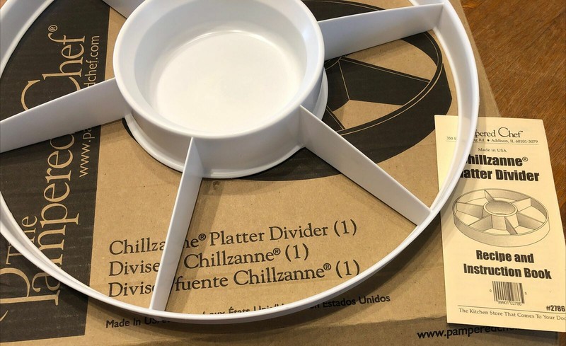 New Pampered Chef Chillzanne Platter Divider #2786 NIB 15x15x2 Made in USA