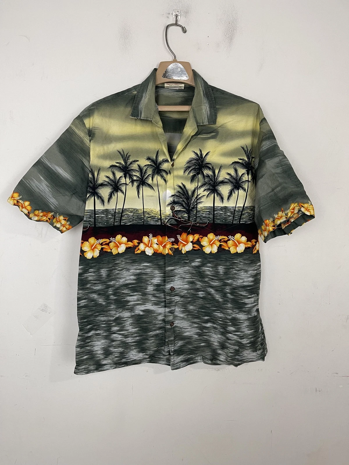 Winnie Fashion Shirt Mens XL Hawaiian Floral Palm Tree Button Up Hawaii Beachy
