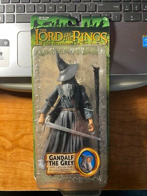  VERY RARE BRAND NEW LORD OF THE RINGS GANDALF THE GRAY W/LIGHT UP STAFF 8 IN.
