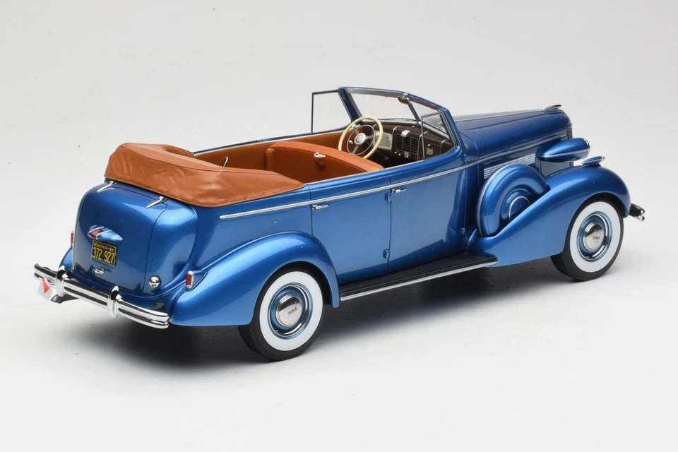 BOS372 Buick Roadmaster 80-C Four Door Phaeton Blue Metallic BoS Models 1:18 - Immagine 2 di 4