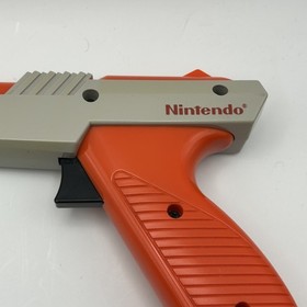 Original 1985 Nintendo NES Zapper Duck Hunt Gun NES-005 Orange Very Nice