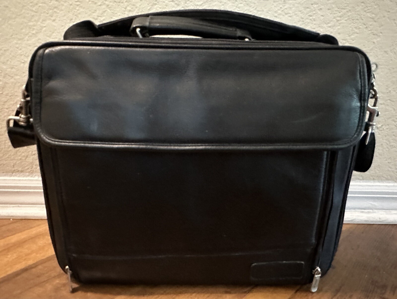 Targus Leather Laptop Bag Case Black eBay