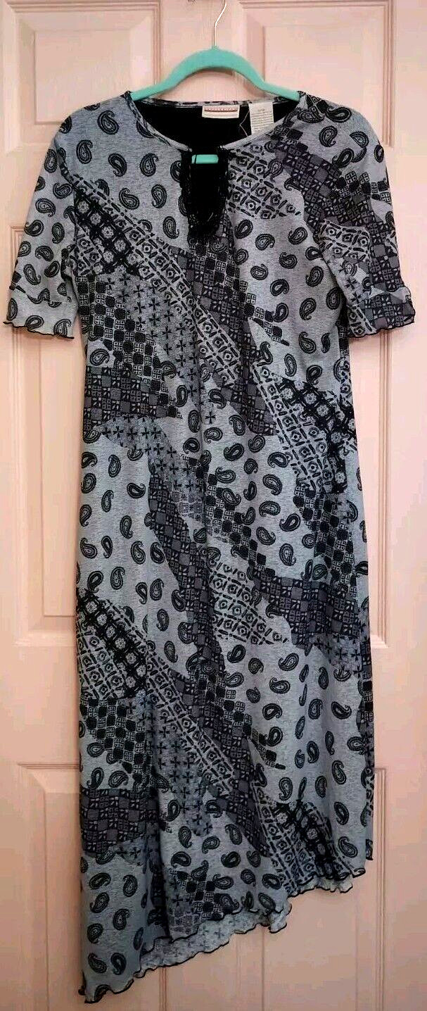 Expressions Gray Medium 💯% Polyester Short Sleev… - image 1