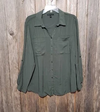 Signature Studio L Top Blouse Green Rayon Button Front Long Sleeve Lace Trim