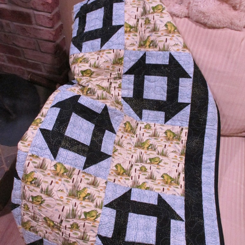 New Hand Made Green & Yellow Fishin Frog Quilt 43 1/2" x 61 1/2" Machine Quilted