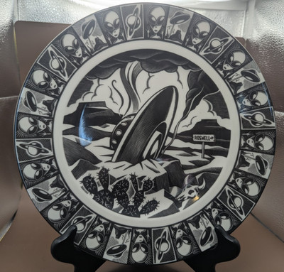 222 Fifth china Slice of Life pattern Roswell Crash UFO dinner plate