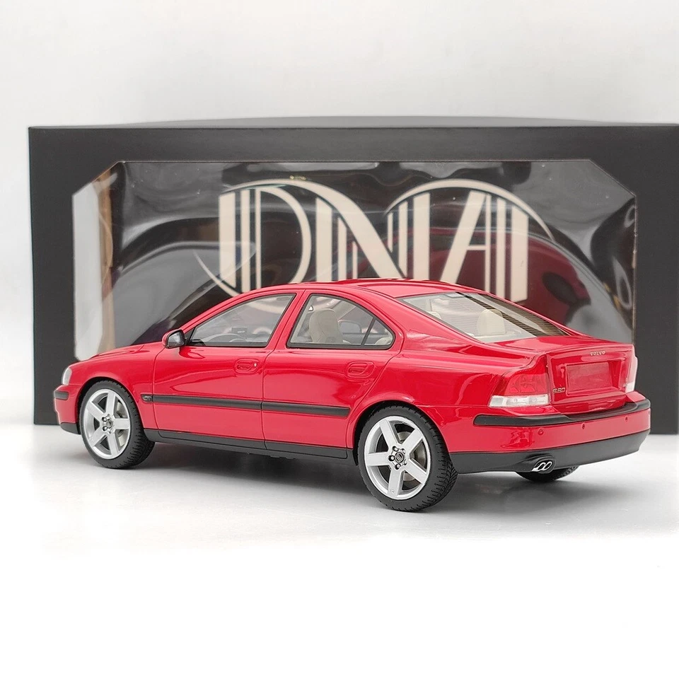 DNA Collectibles 1:18 Volvo S60 R 2003 DNA000106 резиновая модель автомобиля ограниченное издание красная - Изображение 3 из 4