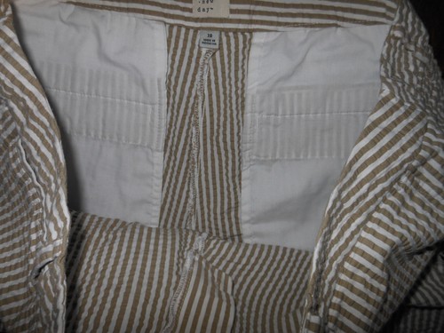 Preowned A NEW DAY Womens Striped Seersucker Shorts Size 18 x 4 Khaki/White - Picture 3 of 5