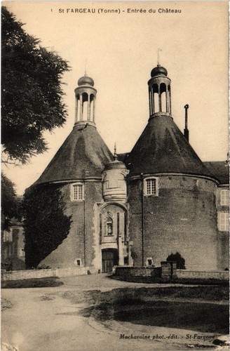 Carte postale ancienne de Saint-Fargeau (89170) - Le Béffroi Cité Ouest