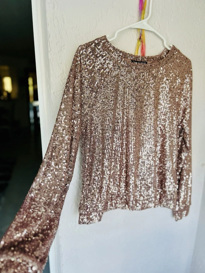 Blusa de lentejuelas doradas champán cable & gauge precio de venta sugerido por el fabricante 69 USD Foto 3 de 3