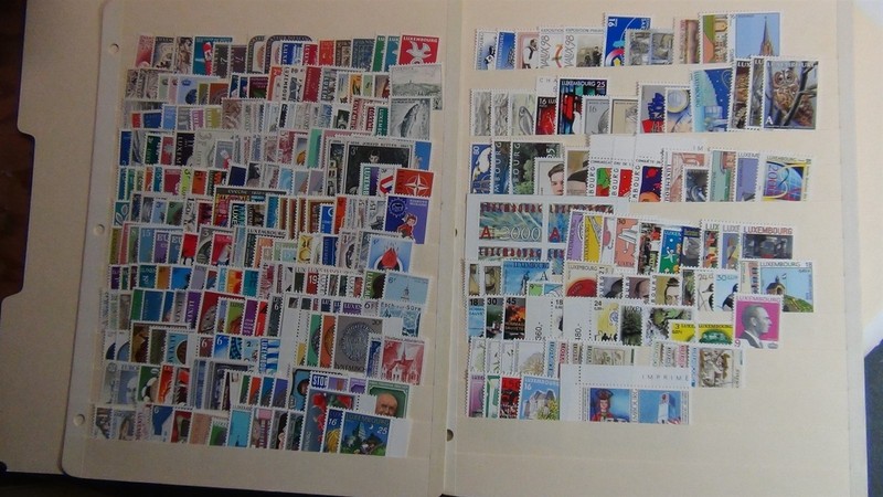 Stampsweis Luxembourg collection on stock pages est 327 or so MNH stamps