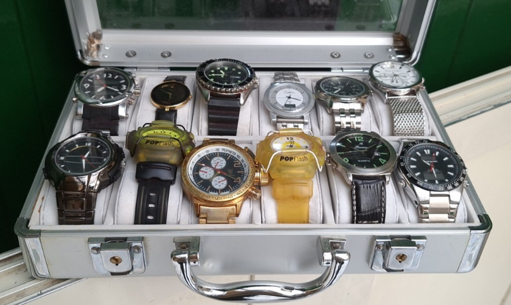 LOTTO OROLOGI VINTAGE QUARTZ + BOX LOT WATCHES MONTRES UHREN KONVOLUT RELOJES