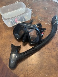 Atomic Aquatics Venom Frameless Mask black with Oceanic Ultra Dry 2 snorkel