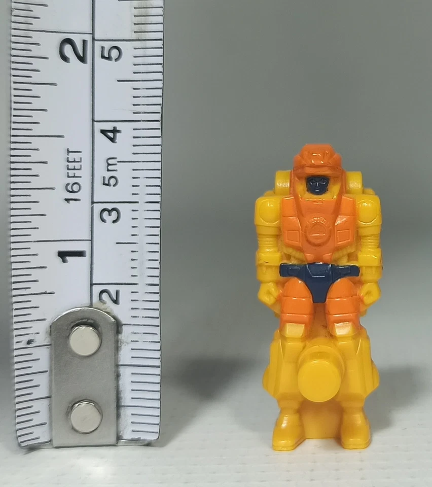 HASBRO 1988 TRANSFORMERS G1 SCOOP TARGETMASTER HOLEPUNCH ROBOT ACTION FIGURE - Image 2 of 4