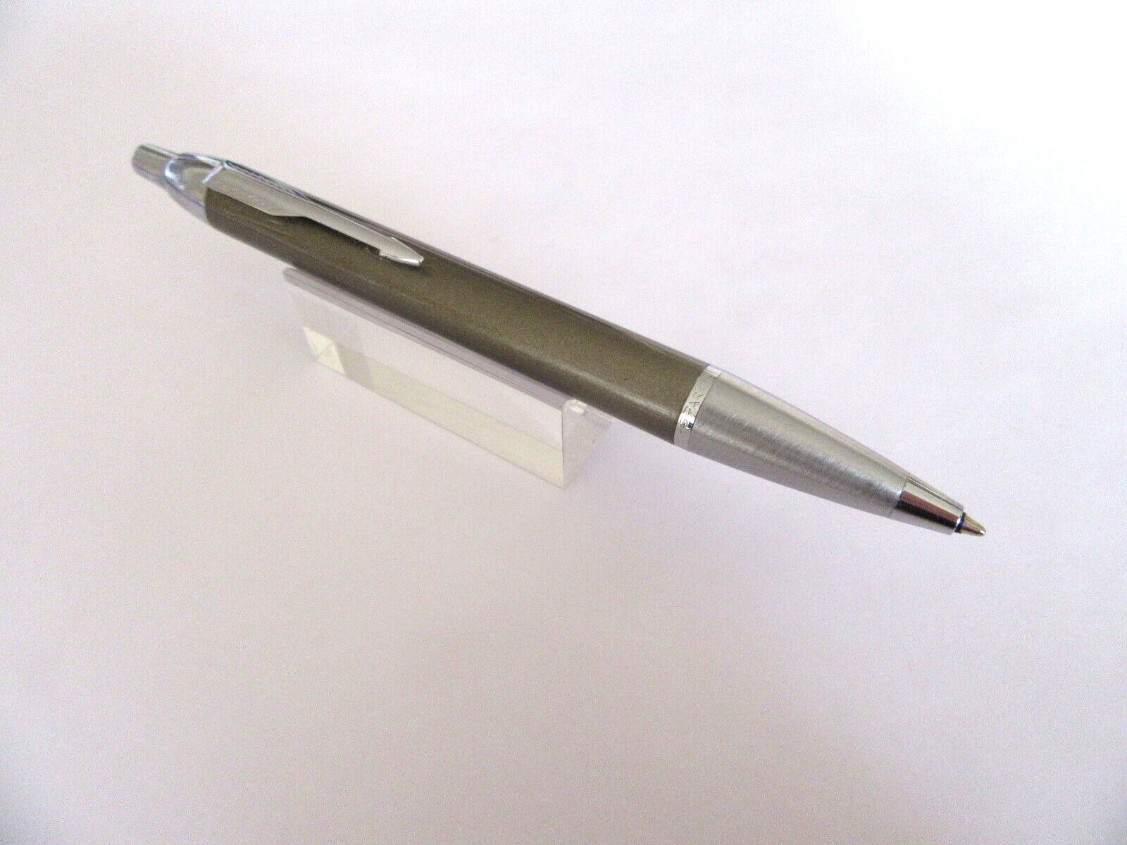 Fini les ratures avec le stylo bille Parker IM Premier A321 à encre fluide anti-bavure
