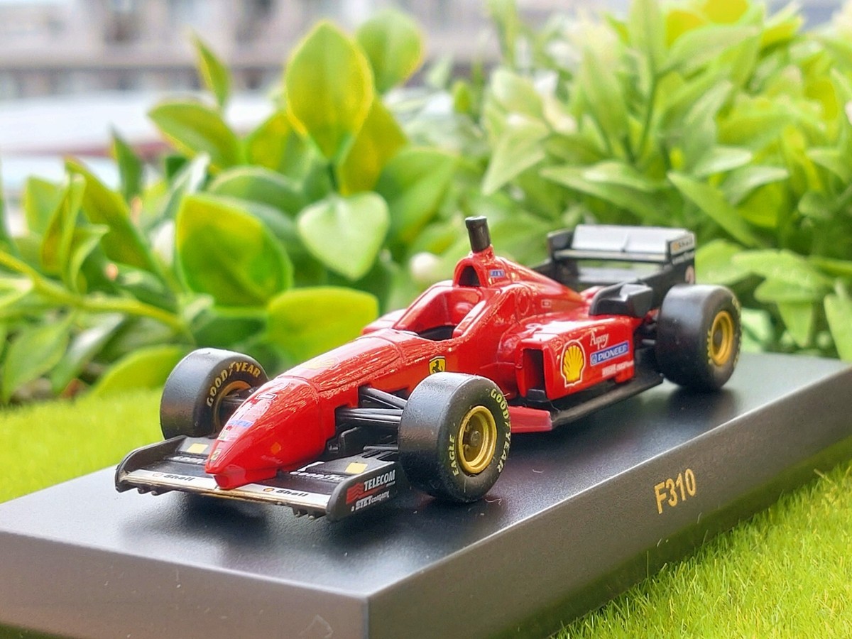 F1 1996 / Ferrari / F310 / No2 E.Irvine / 1/64 Diecast Car