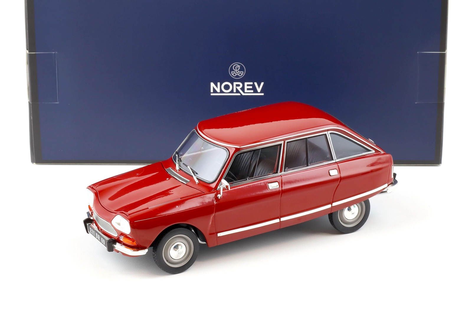 1:18 Norev Citroen Ami 8 Club 1969 Massena Red - Limited 300 Pcs.