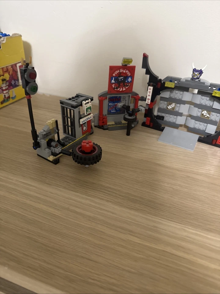 LEGO Ninjago 70640 S.O.G. Headquarters, Foto 2 von 4