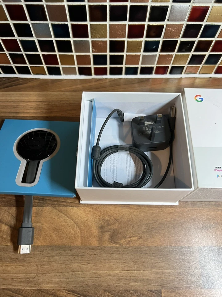 Google Chromecast 3rd Gen Digital Media Streamer 1080P HD Charcoal Grey - Image 2 of 3