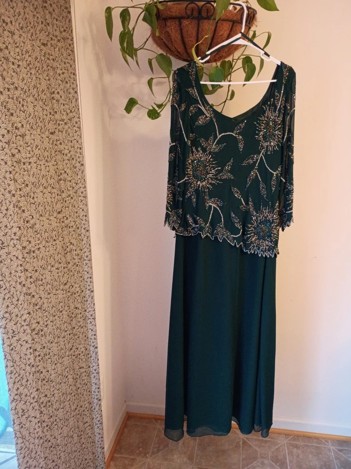 Vestido JKara Hunter verde floral con cuentas Foto 2 de 4