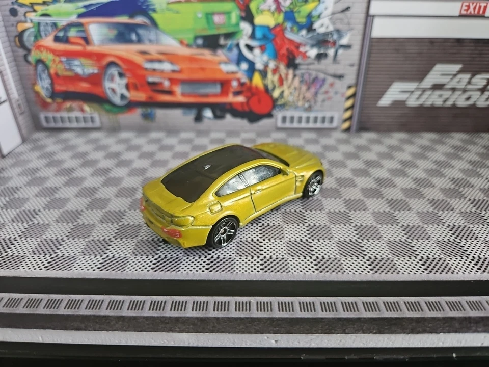 Hot Wheels BMW M4 oro diecast coleccionable champú luces traseras error! Poste combinado Foto 4 de 4