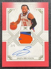 JALEN BRUNSON 2025-26 TOPPS DEFINITIVE COLL AUTHENTIC GU PATCH AUTO RED 2/5
