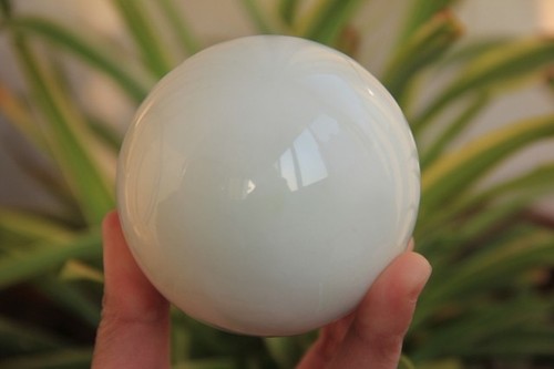 Bola de piedra de jade blanca brillante verde de 60 mm que brilla en la oscuridad  - Imagen 2 de 5