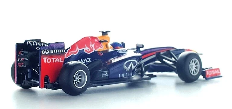 Red Bull RB9 N°1 Sebastian Vettel 2013, Spark 1:64 - Immagine 3 di 4