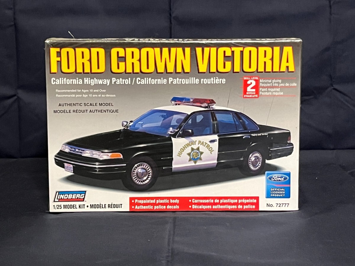 Lindberg FORD CROWN VICTORIA 1/25 2個セット Ford Crown Victoria California Highway Patrol 1/25 Scale Lindberg