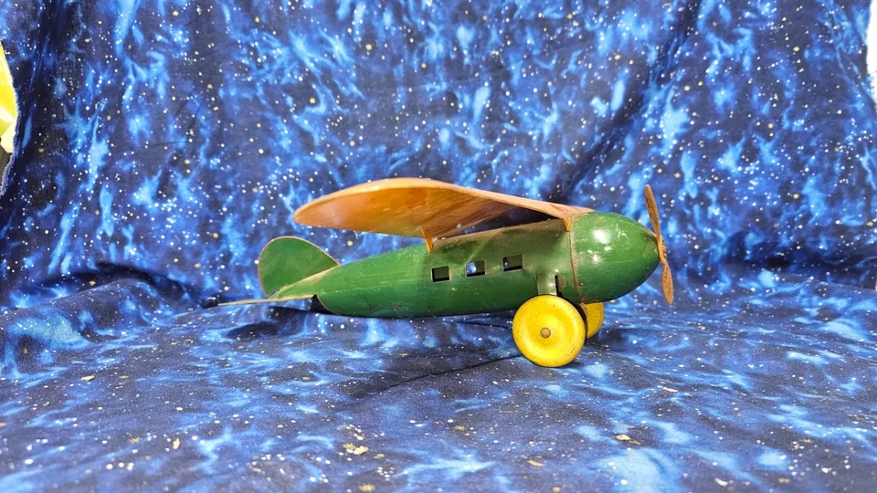 Avión de juguete de acero prensado Wyandotte Lockheed Vega de la década de 1930 modelo de envergadura de 18" Foto 2 de 4
