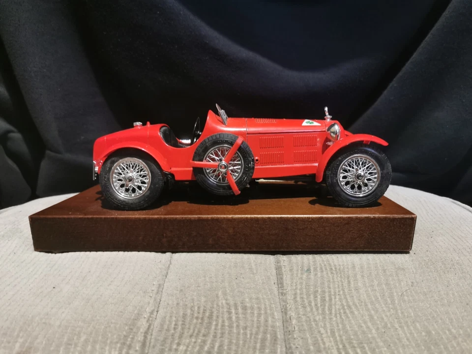 Burago 1 18 Alfa Romeo 8C 2300 M (1931) Expositor Madera Y Bugatti Tipo 59 (1934 Foto 4 de 4