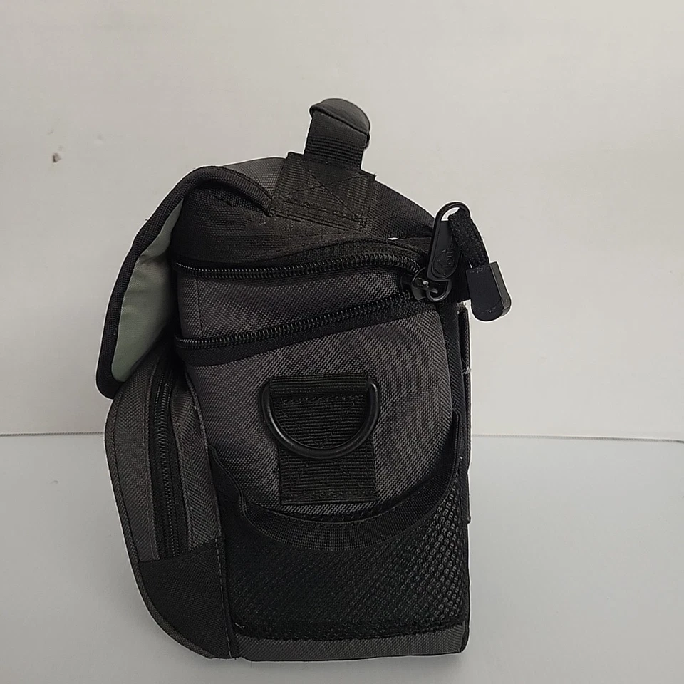 Mini bolsa para cámara Lowepro Nova Foto 3 de 4