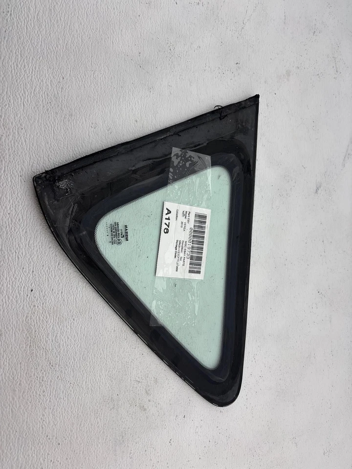 2014-2019 Nissan Versa Hatchback janela traseira direita quarto de vidro fabricante de equipamento original - Imagem 3 de 4