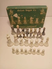 Vintage Gallant Knight Plastic Set Pieces  Motteled Set No.#100